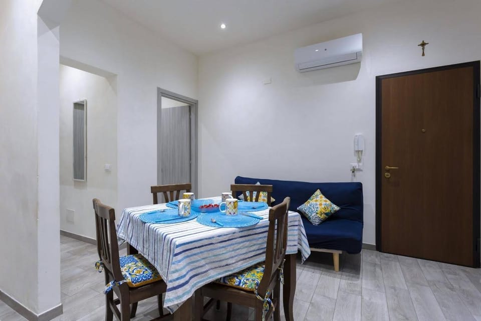 Living room, Seating area, Dining area, air conditioner