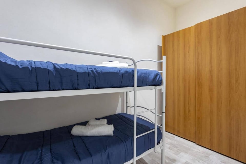 Photo of the whole room, Bedroom, bunk bed, wardrobe