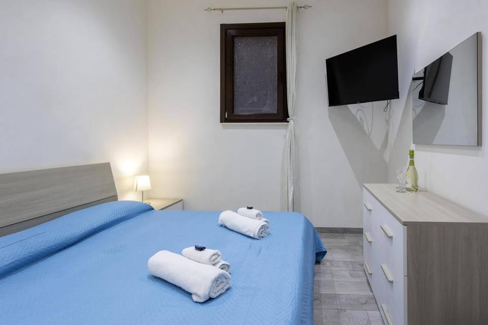 TV and multimedia, Photo of the whole room, Bedroom, towels