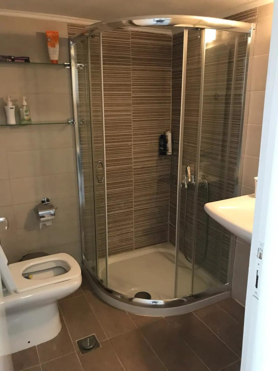 Shower, Toilet