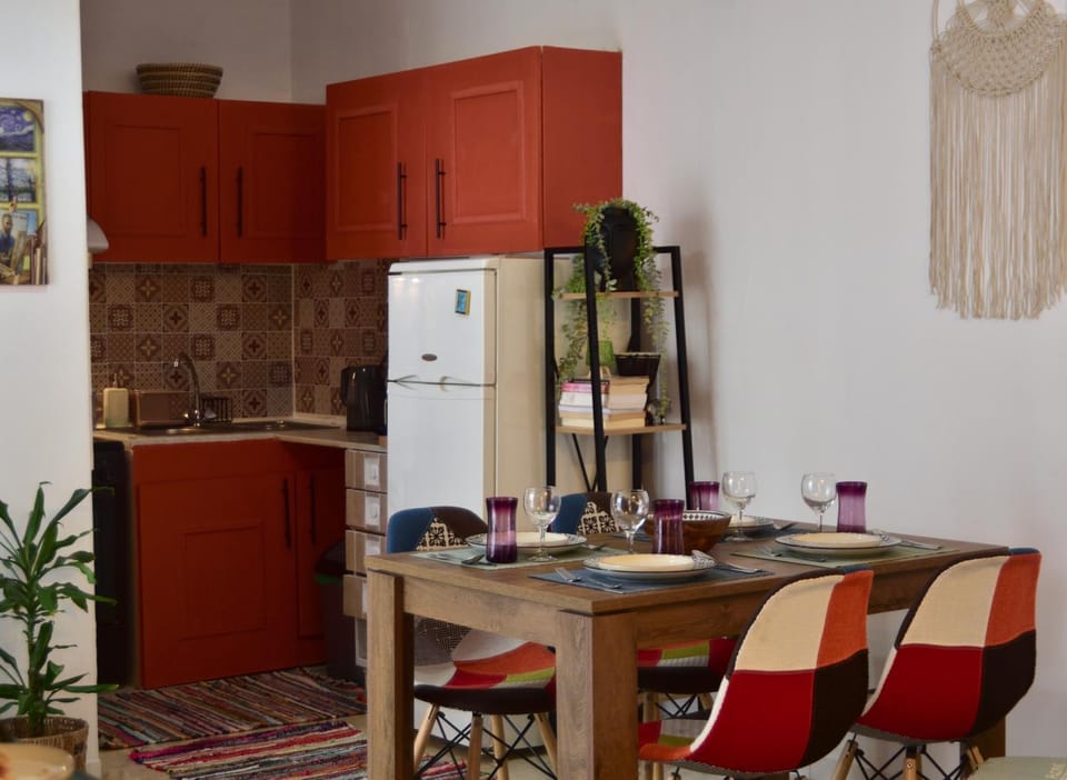 Kitchen or kitchenette, Dining area, pet friendly, stove