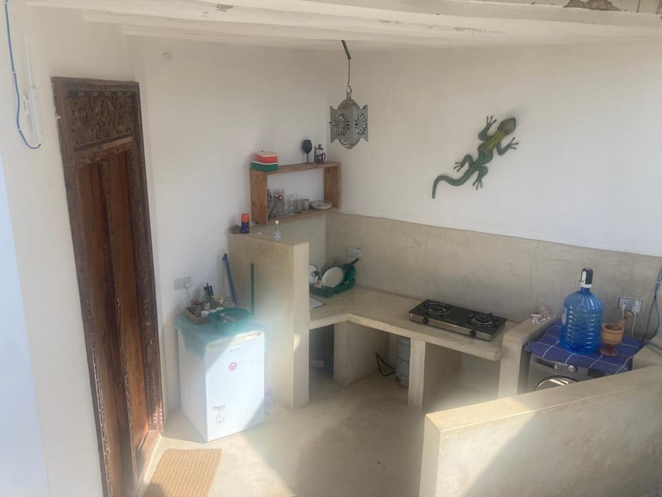 Kitchen or kitchenette, Kitchen or kitchenette