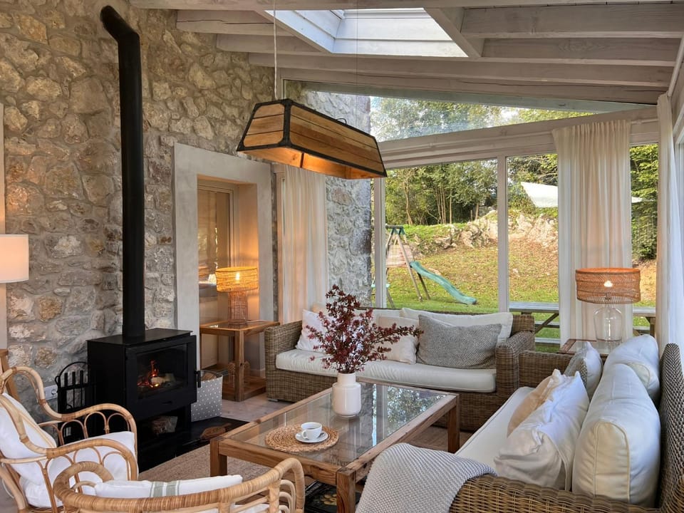 Garden, Living room, Seating area, fireplace