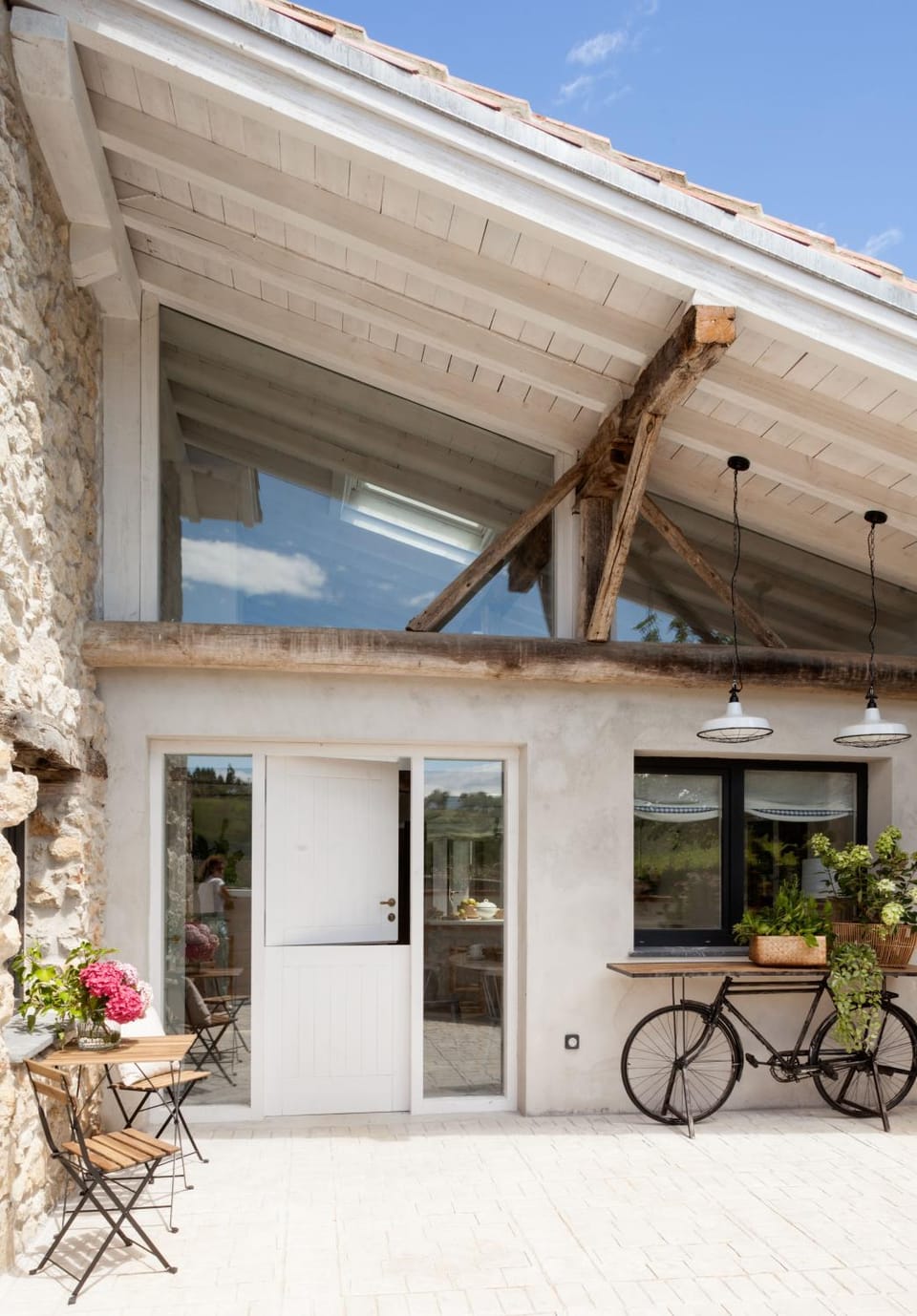 Property building, Facade/entrance, Day