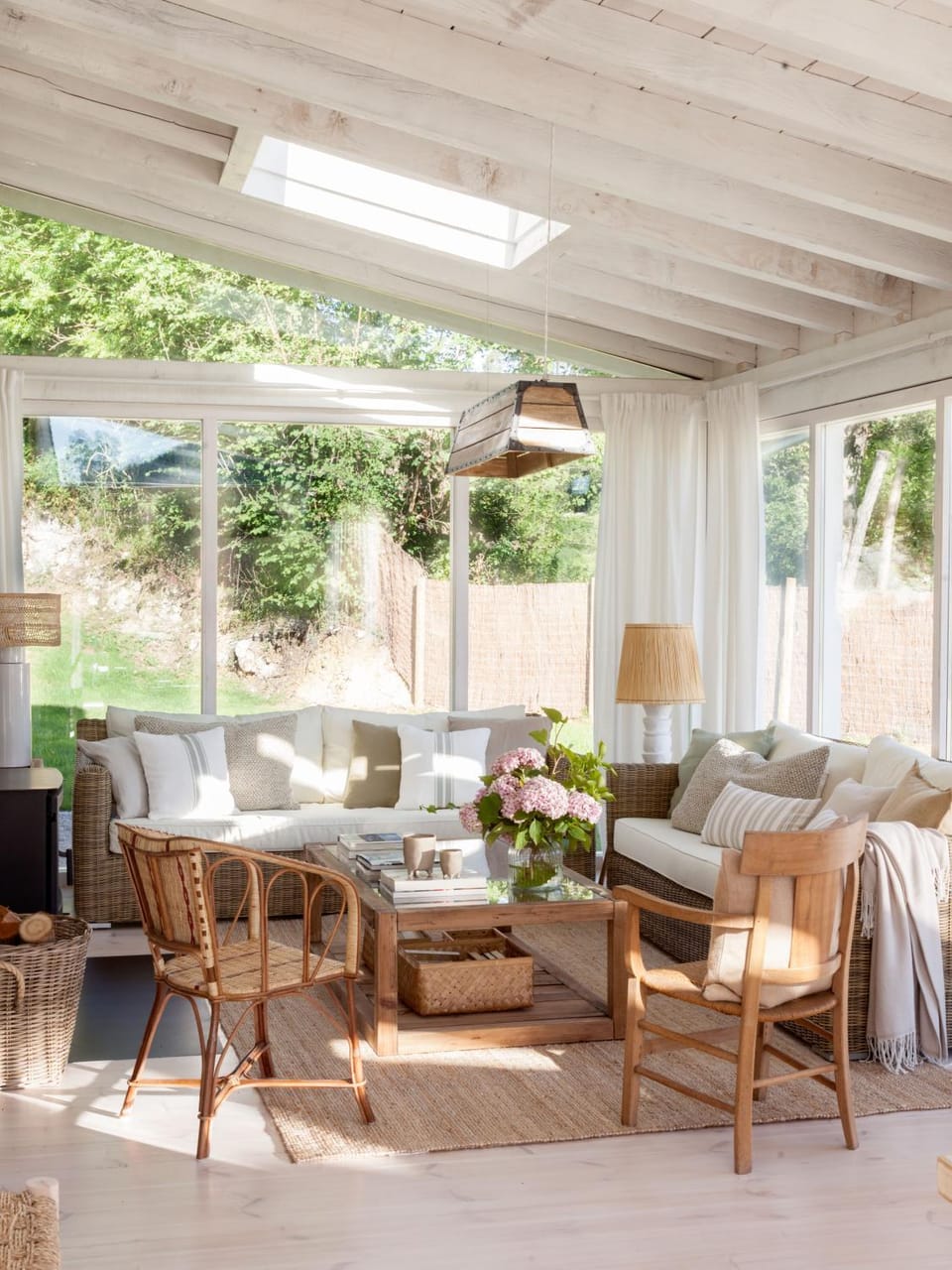 Patio, Day, Garden, Seating area, Dining area, Garden view