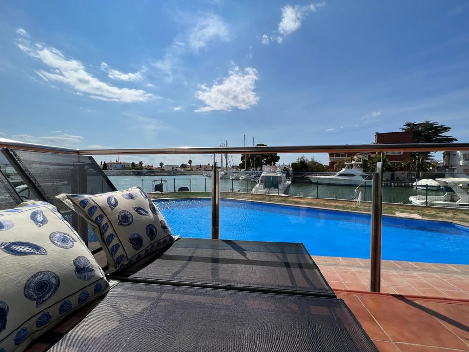 Natural landscape, View (from property/room), Balcony/Terrace, Pool view, Swimming pool, sunbed