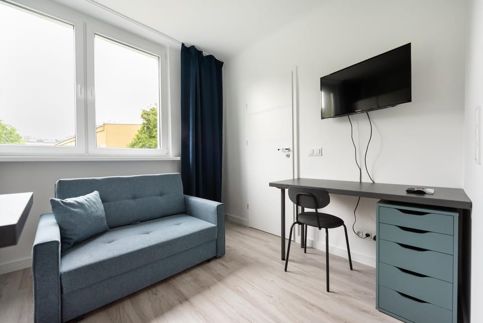Communal lounge/ TV room, TV and multimedia, Living room, Seating area, Dining area, Evening entertainment, hair dresser