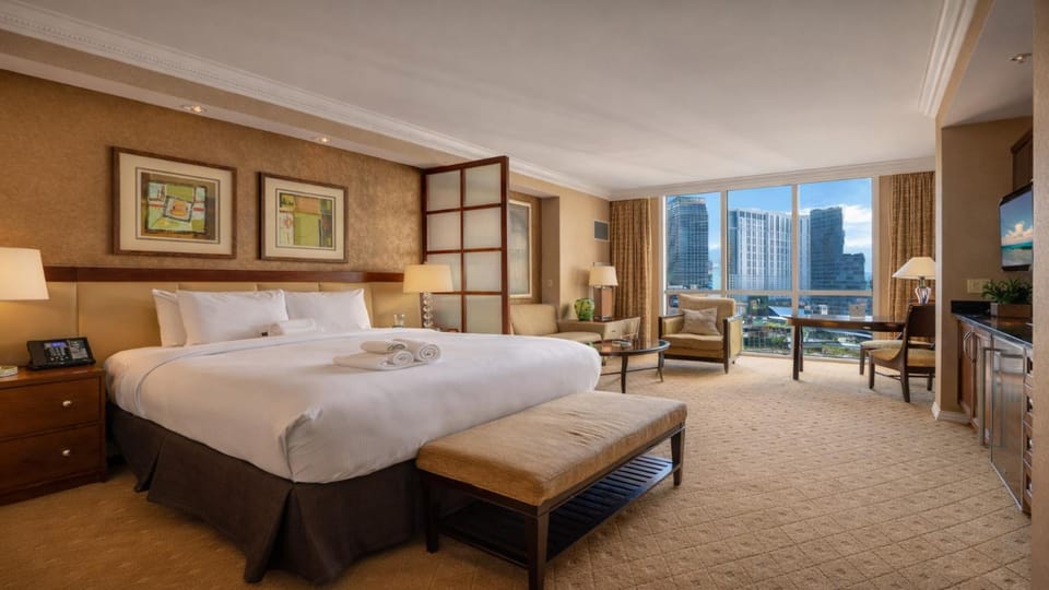 32nd Floor MGM Signature 2BR Combo High-Floor Views No Resort Fees Apartment in Las Vegas Strip
