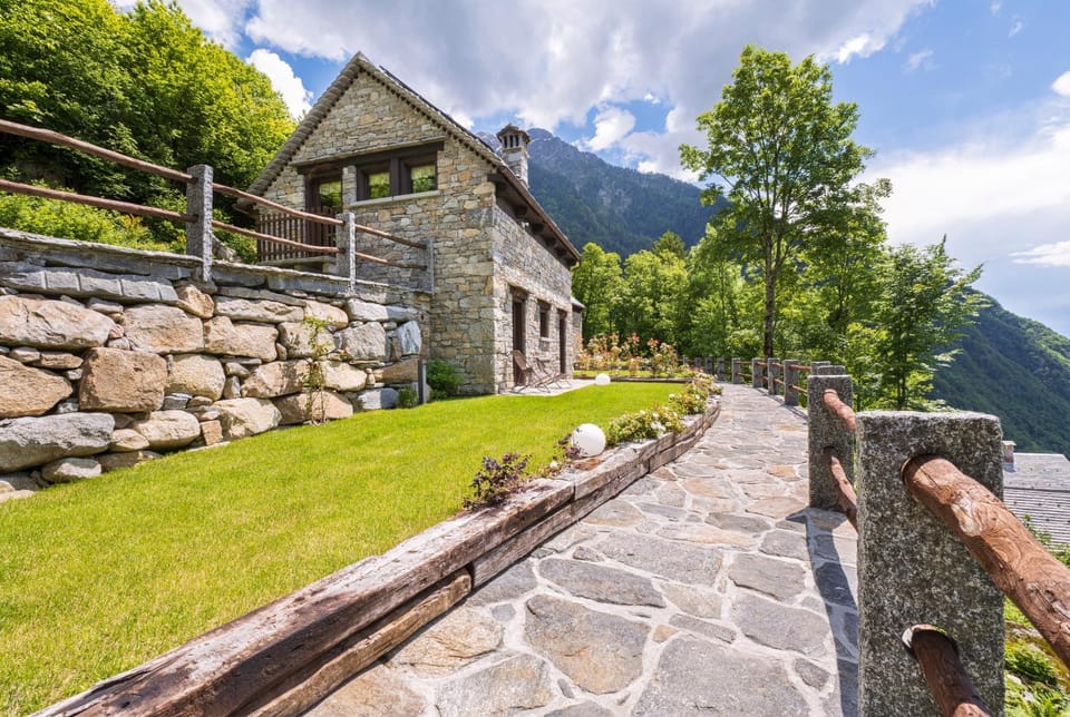 Property building, View (from property/room), Mountain view, Quiet street view, Inner courtyard view