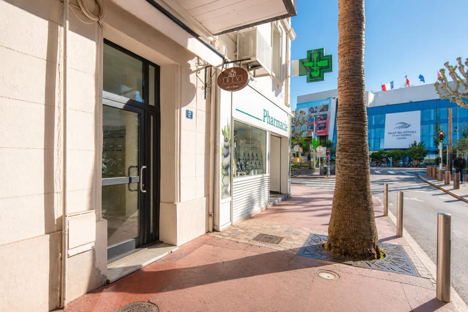 Property building, Facade/entrance
