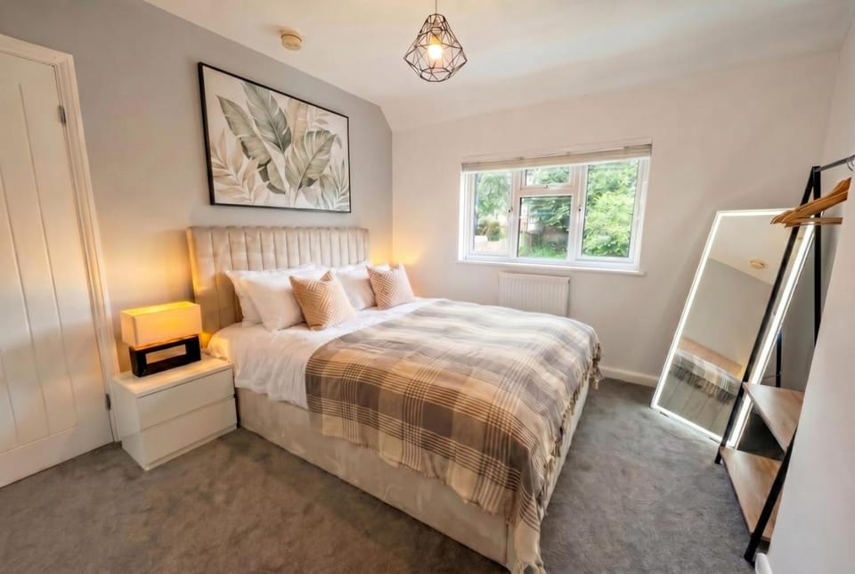 Bed, Photo of the whole room, Bedroom