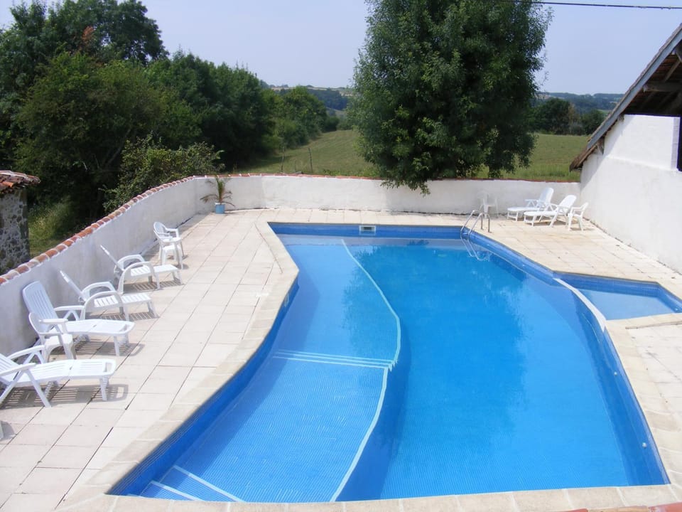 Pool view, Swimming pool, sunbed