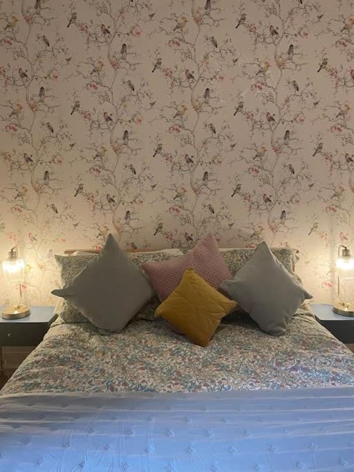 West London stunning garden flat - period features Apartment in London