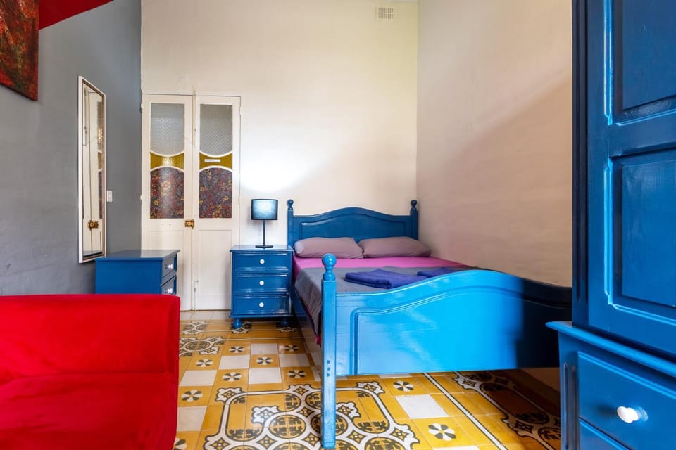 Double, twin or triple room with private bathroom, not ensuite! In quiet and budget friendly townhouse Bed and Breakfast in Sliema