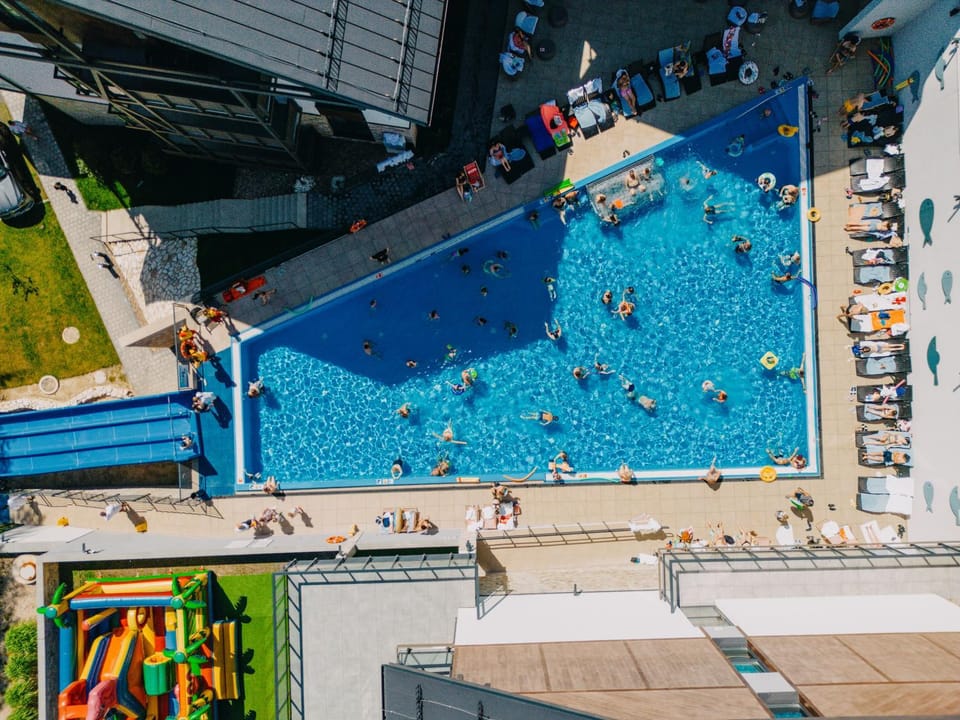 Day, People, Bird's eye view, Pool view, Swimming pool, Swimming pool, group of guests