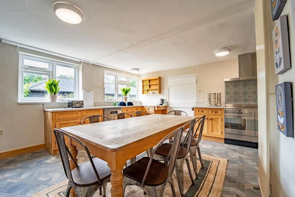 Kitchen or kitchenette, Dining area, pet friendly, stove