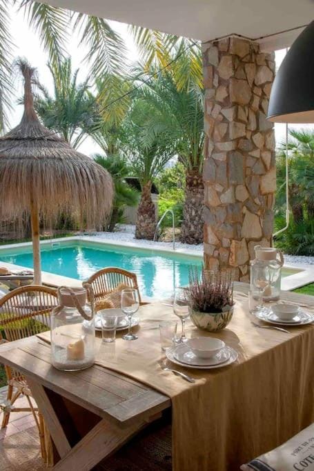 Patio, Day, Garden, Seating area, Dining area, Garden view, Pool view, Swimming pool, sunbed