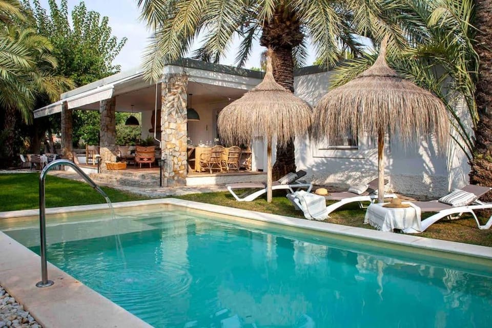 Property building, Day, Garden, Garden view, Pool view, Swimming pool, sunbed