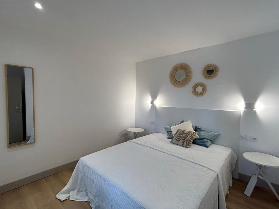 Living room, Bedroom
