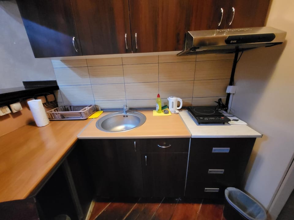 Coffee/tea facilities, stove