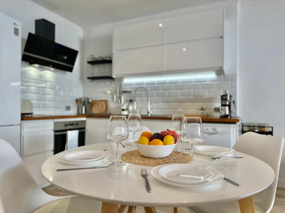 Coffee/tea facilities, Photo of the whole room, dishwasher, oven, stove, kitchen