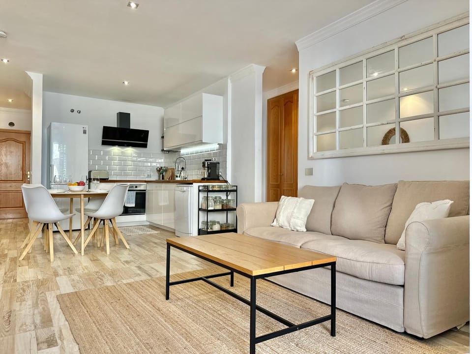 Kitchen or kitchenette, Living room, Photo of the whole room, Dining area, dishwasher, oven, stove, kitchen