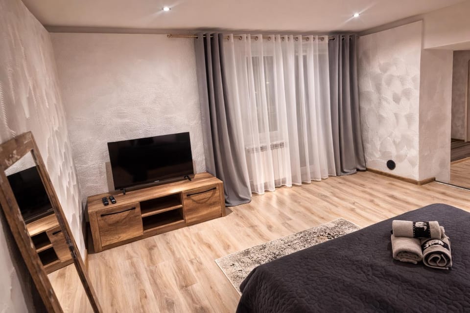 Bed, TV and multimedia, Photo of the whole room, Evening entertainment, Bedroom