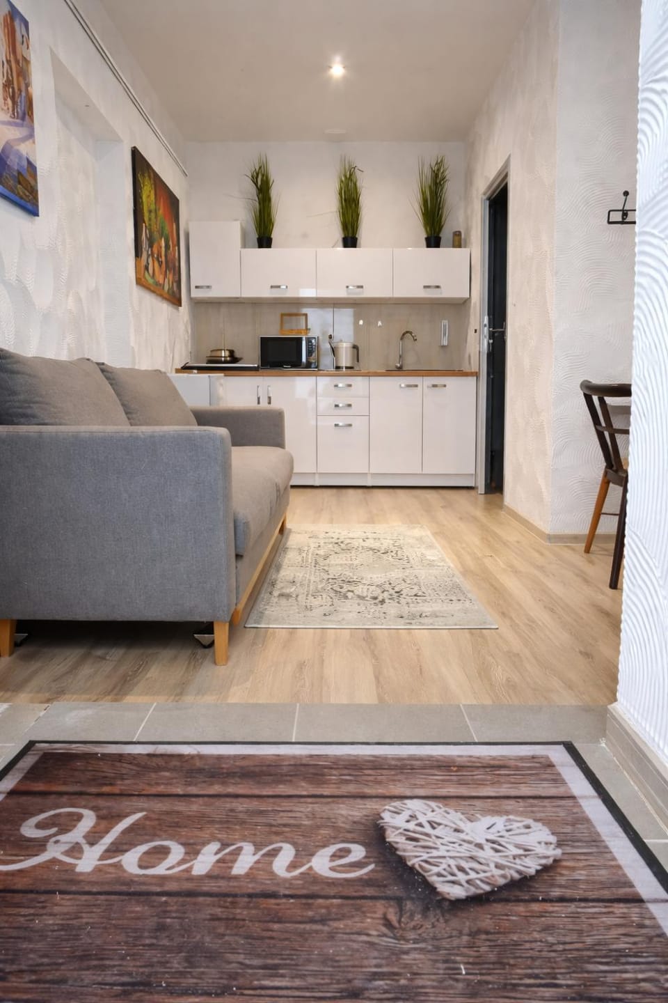 Kitchen or kitchenette, Seating area, Dining area, stove