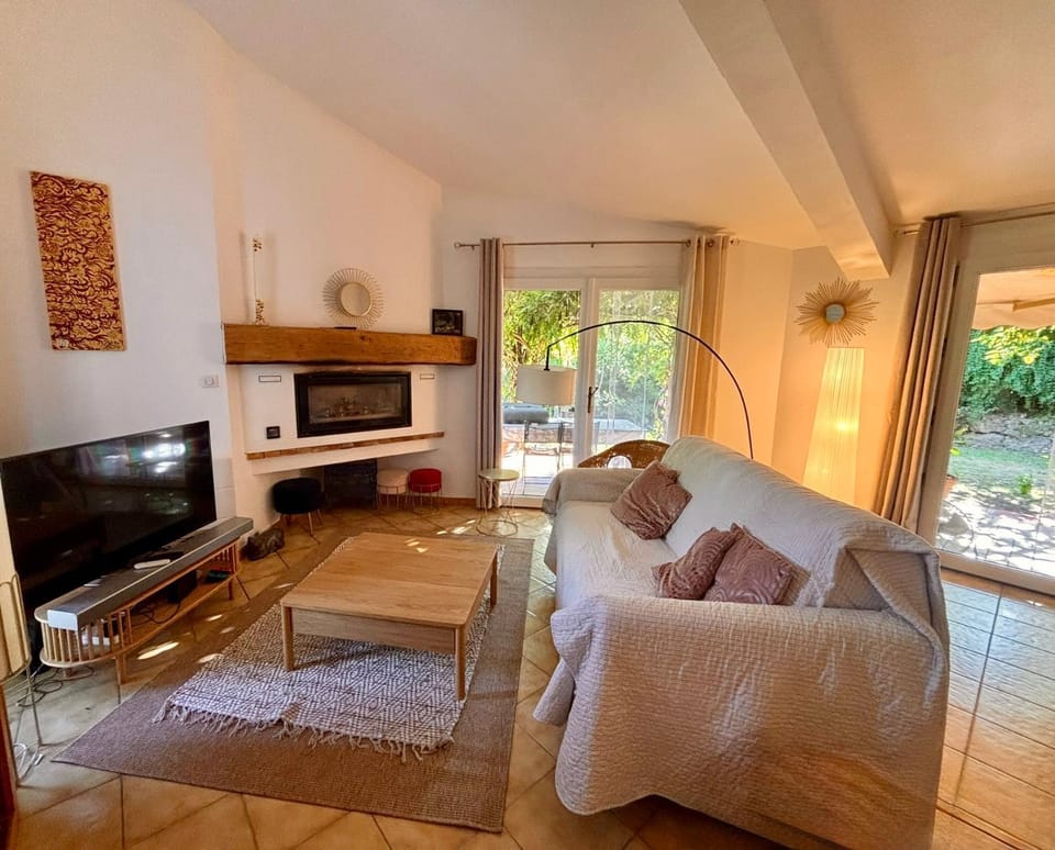 Le Val dazur 110 m2, 3 ch-3 sdb, piscine-tennis Valbonne Villa in Valbonne