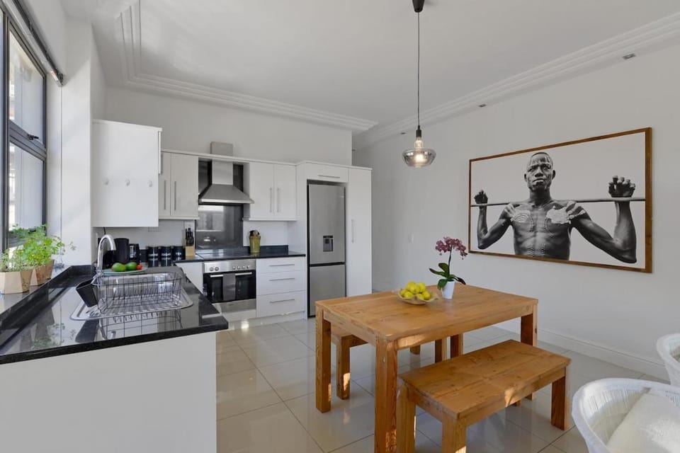 Modern 2 Bed Green Point Haven Stylish and Central Apartment in Sea Point