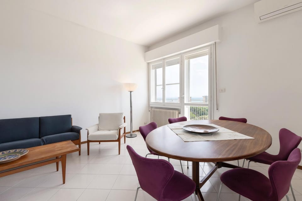 Communal lounge/ TV room, Living room, Seating area