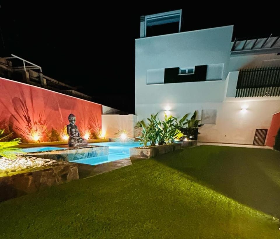 Property building, Patio, Night, Garden, Garden, Garden view, Pool view, Pool view, Swimming pool, Swimming pool, Swimming pool