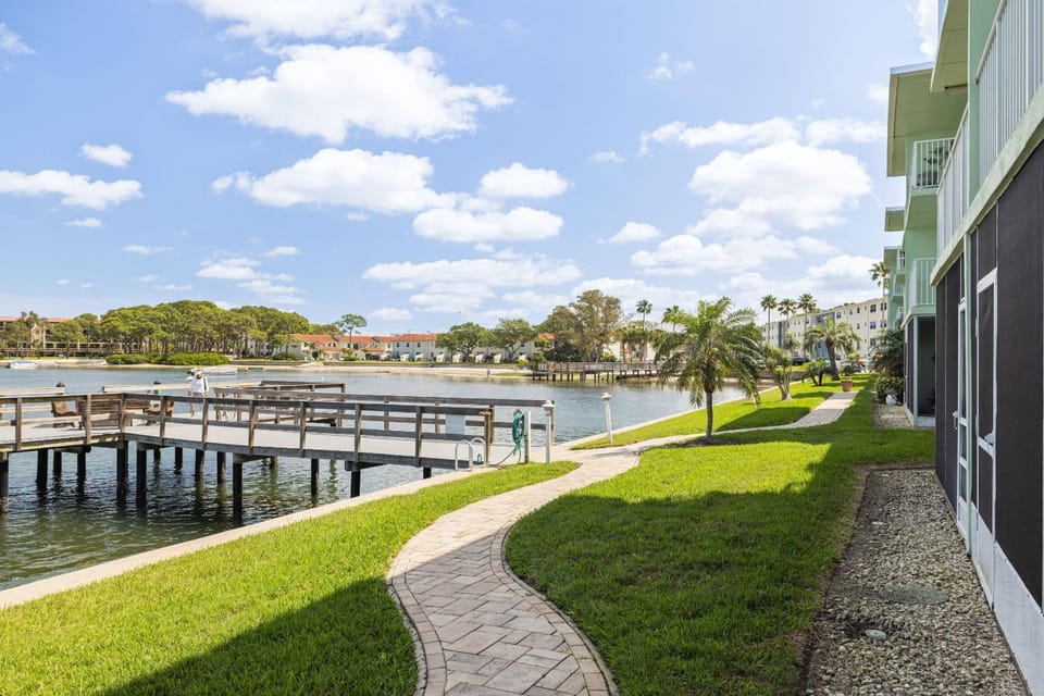 Stunning 1st Floor Views House in Palm Harbor