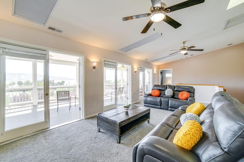 Lakeport Home with Stunning Lake and Mountain Views House in Clear Lake