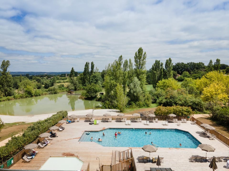 Day, Swimming pool