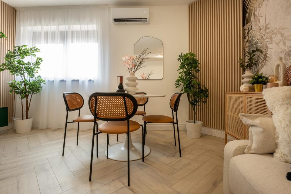 Living room, Dining area, air conditioner