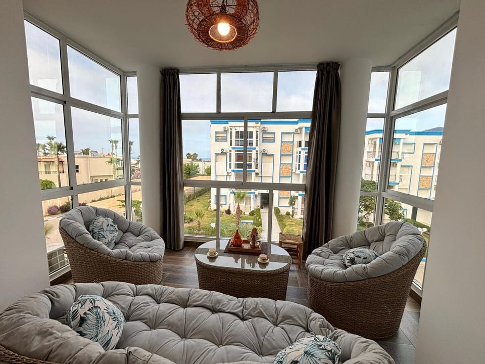 Natural landscape, View (from property/room), Balcony/Terrace, Living room, Seating area