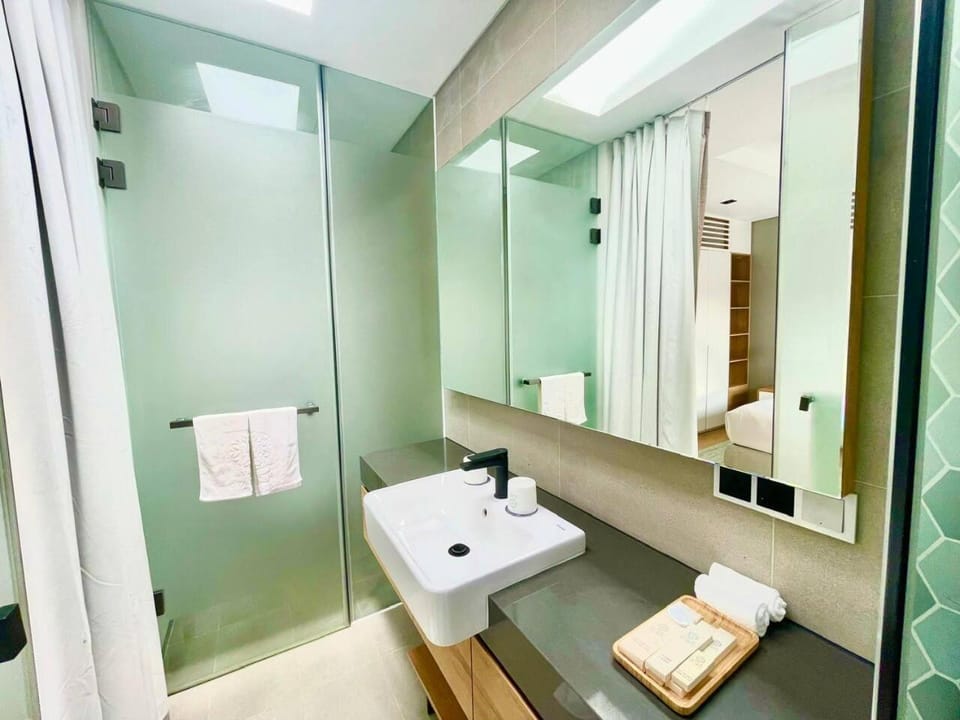 Toilet, Bathroom, towels