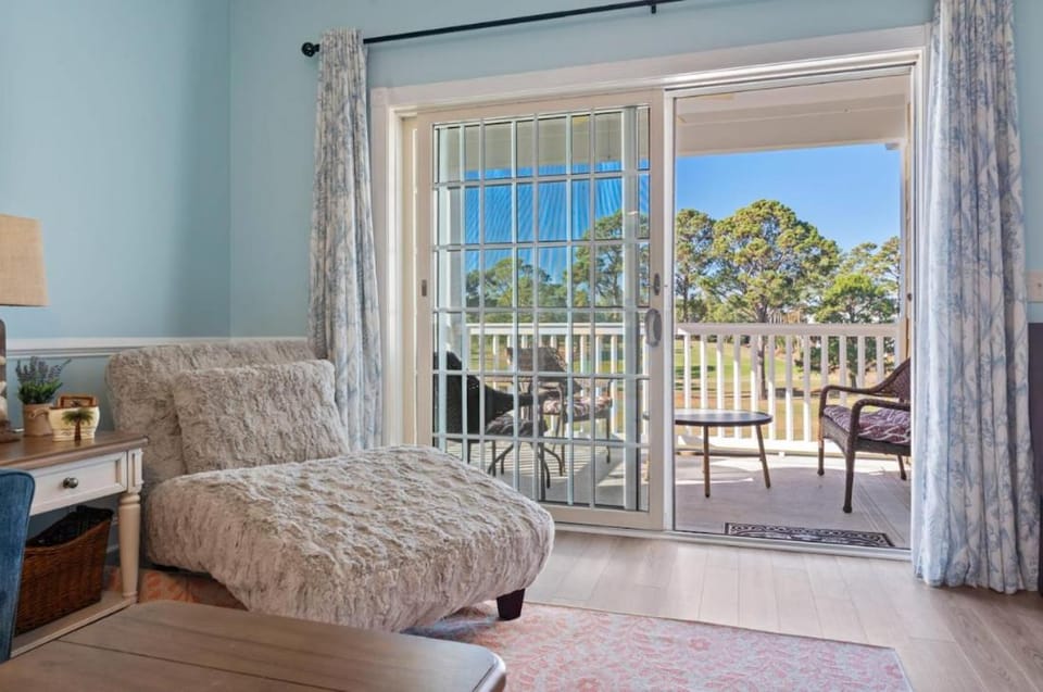 Top Floor 3 Bedroom Condo- Incredible Views of The Golf Course! Magnolia Pointe 301 House in Myrtle Beach