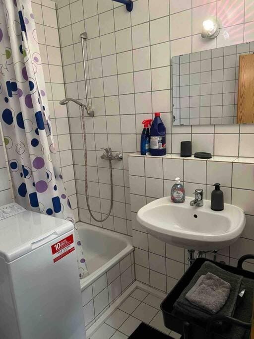 Shower, Bathroom, towels