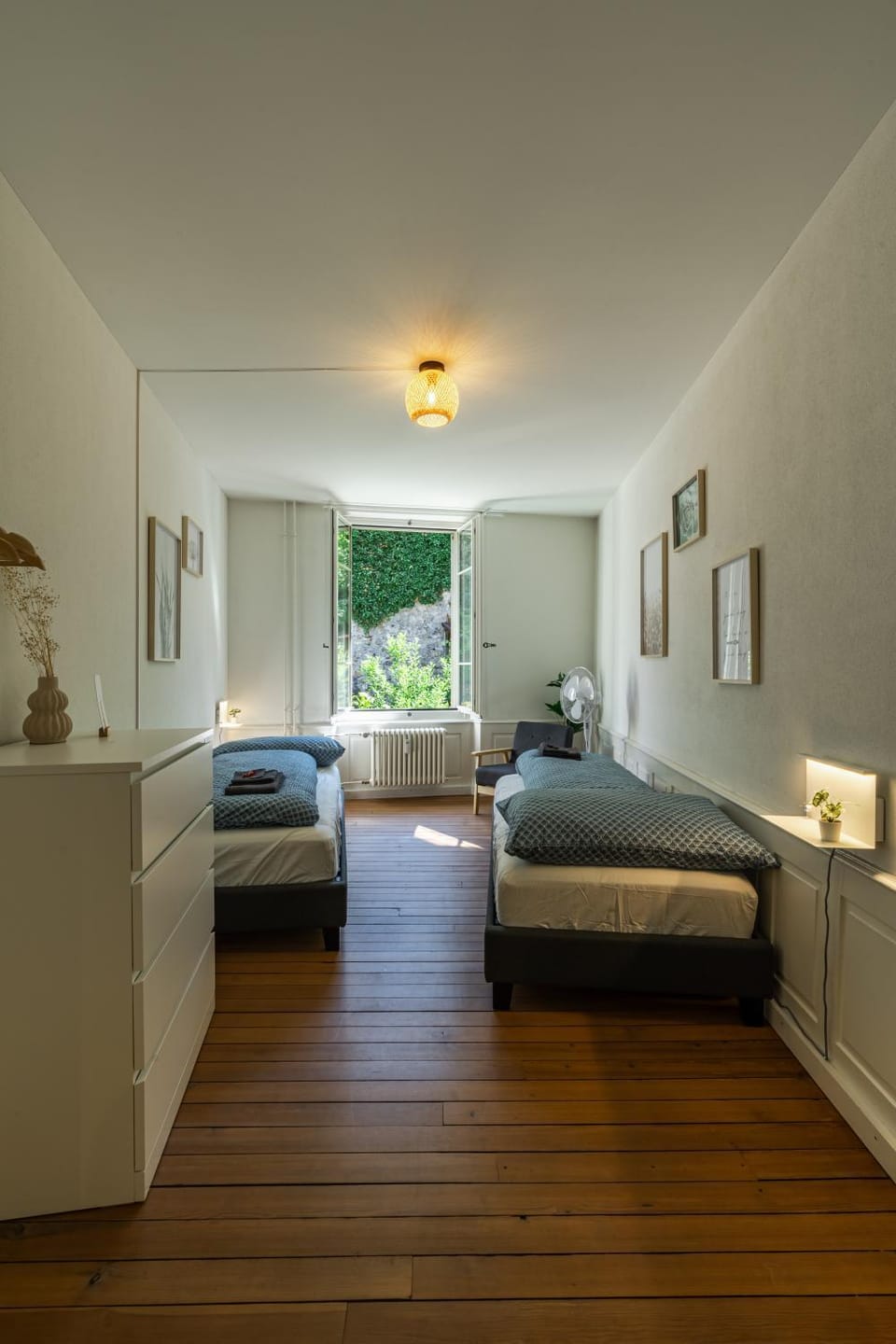 Bed, Photo of the whole room