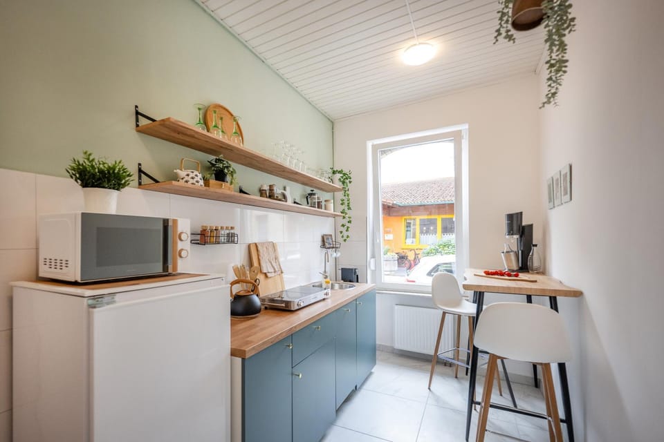 Coffee/tea facilities, Kitchen or kitchenette, Dining area, minibar