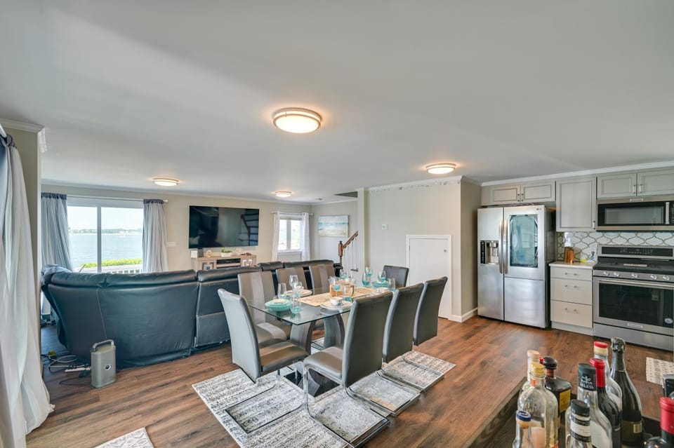 Weymouth Waterfront Getaway w/ Swim Spa & Hot Tub House in Weymouth