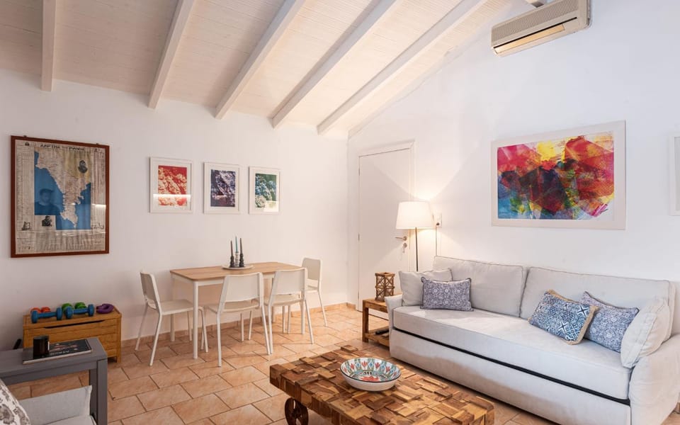 Living room, Seating area, Dining area, air conditioner