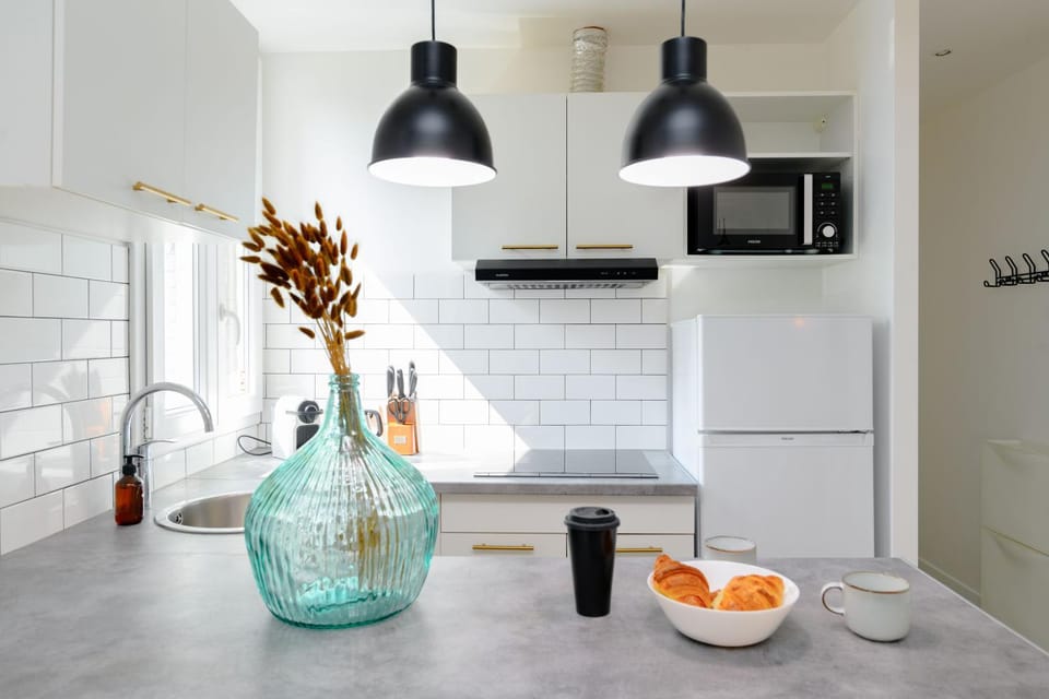 Kitchen or kitchenette, oven, stove