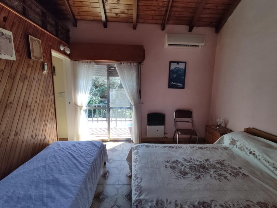 Bed, Photo of the whole room, Bedroom, air conditioner