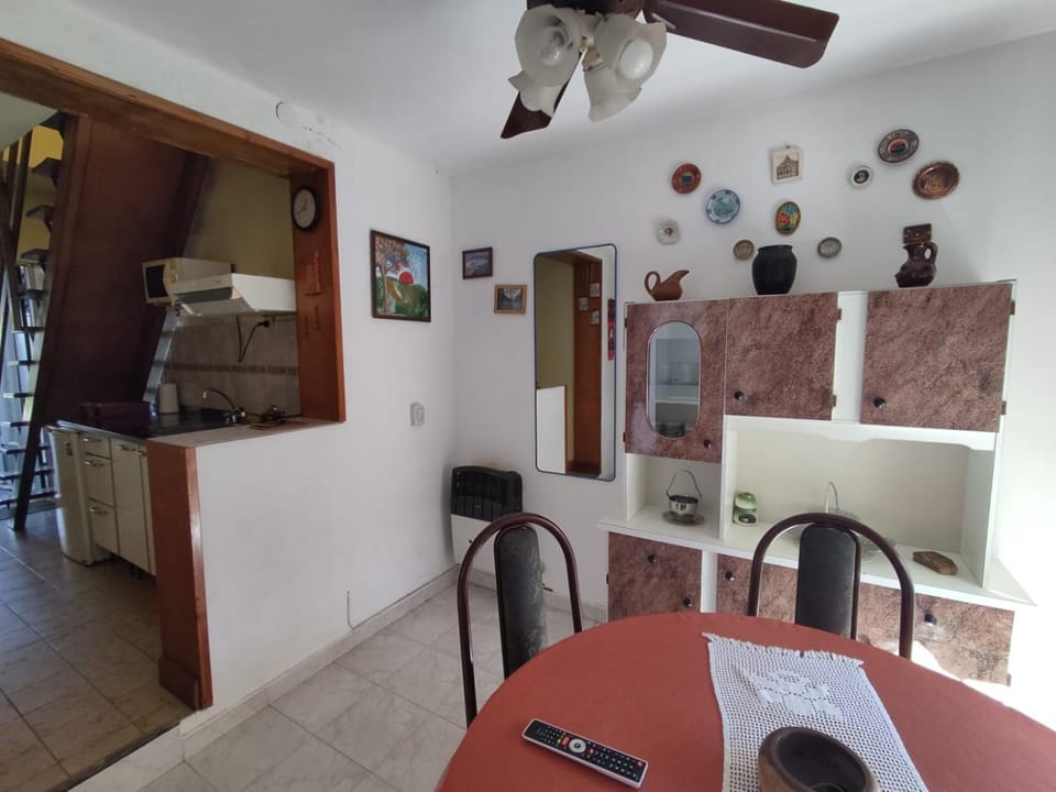 TV and multimedia, Kitchen or kitchenette, Seating area, Dining area, fireplace