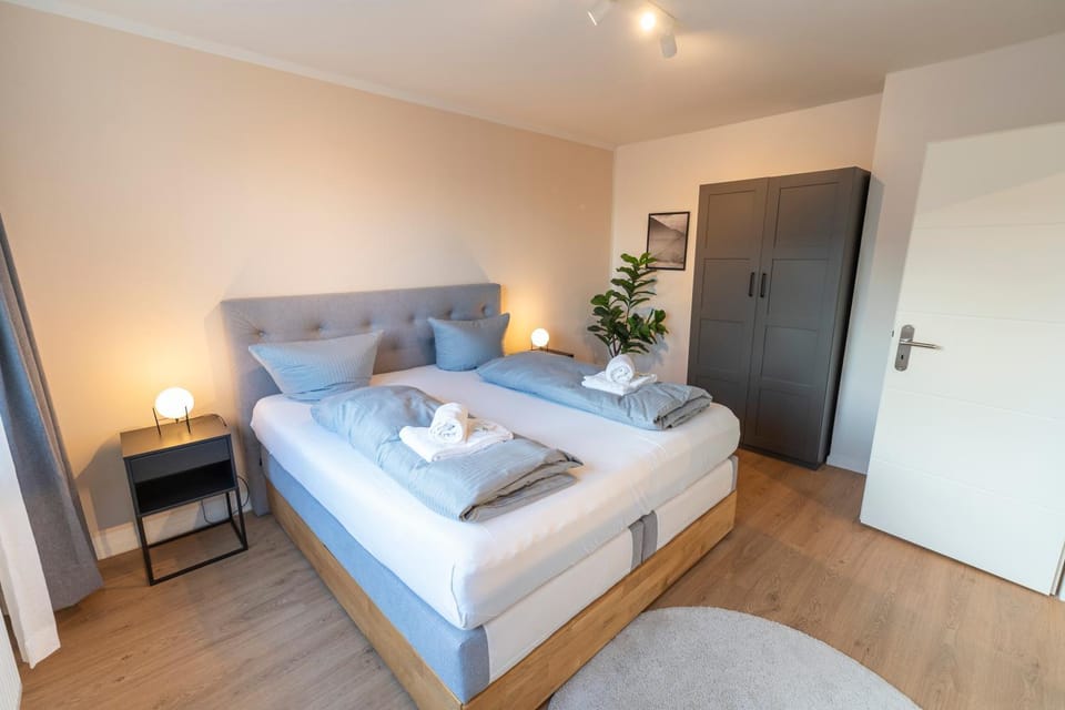 Bedroom, wardrobe