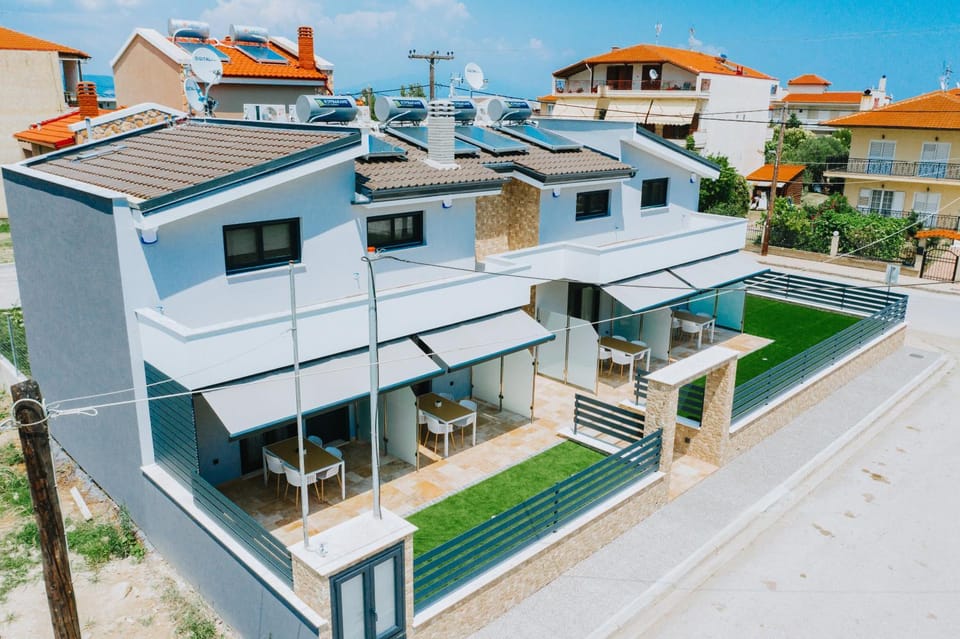 Property building, Day, Neighbourhood, Street view