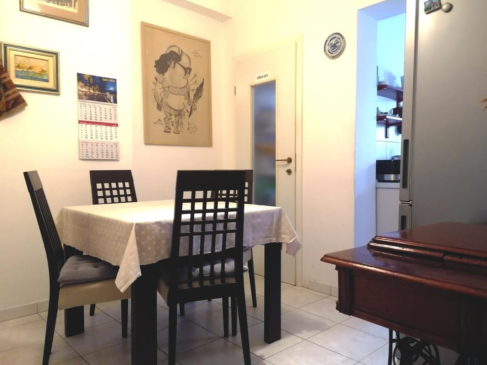 Coffee/tea facilities, View (from property/room), Balcony/Terrace, Kitchen or kitchenette, Photo of the whole room, Seating area, Dining area, Street view, Family, Inner courtyard view, Parking, dishwasher, furniture, furniture, heating, internet, locker, microwave, oven, pet friendly, pet friendly, storage, toaster, toaster, towels, laundry, washing machine, kitchen, kitchen, air conditioner